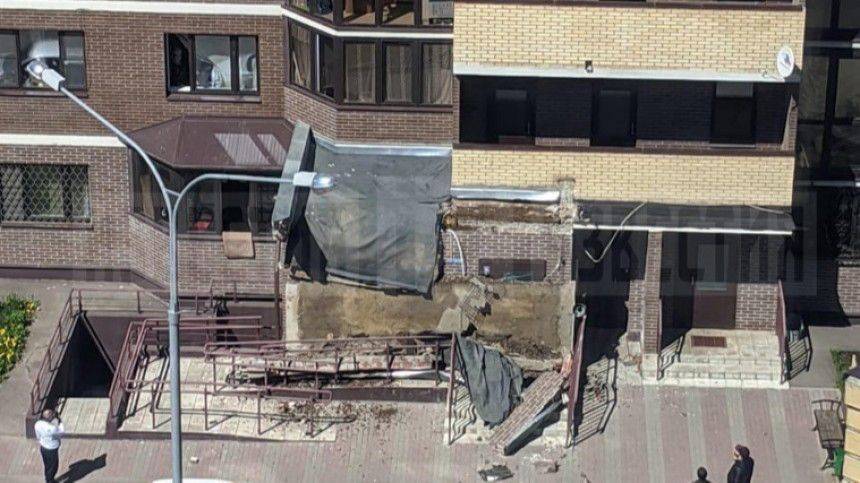 Видео: козырек подъезда рухнул на землю в Коммунарке - 5-tv.ru - Москва