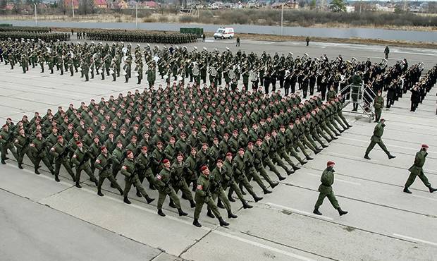 Во время репетиции Парада Победы коронавирусом могли заразиться сотни военнослужащих - og.ru