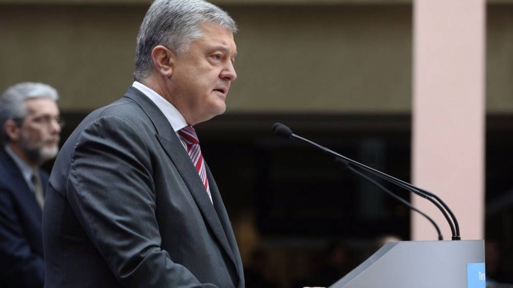 Владимир Зеленский - Петр Порошенко - Порошенко потребовал у Зеленского продлить санкции против российских соцсетей - riafan.ru - Москва - Украина