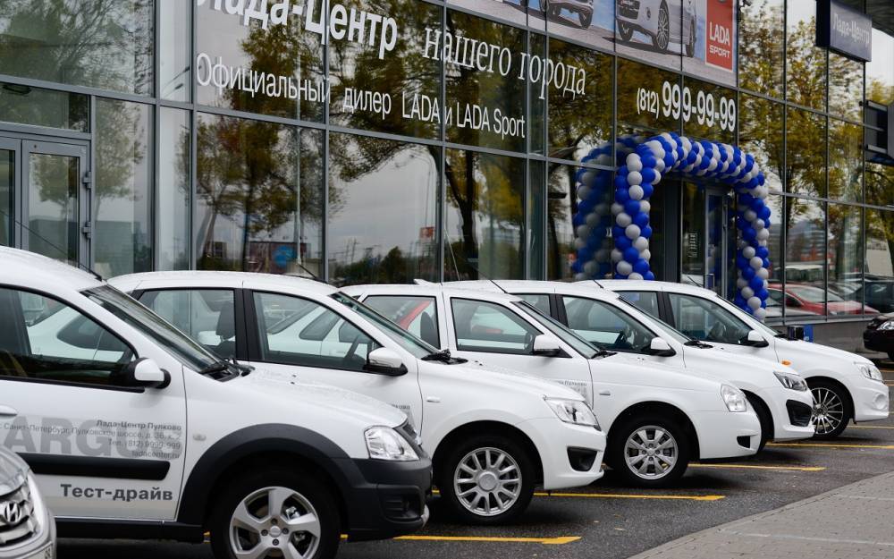 В автосалонах Lada пусто - продажи упали в три раза - zr.ru