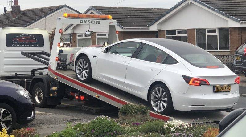 Руль только что купленной Tesla отвалился прямо во время движения - usa.one - Англия - Великобритания