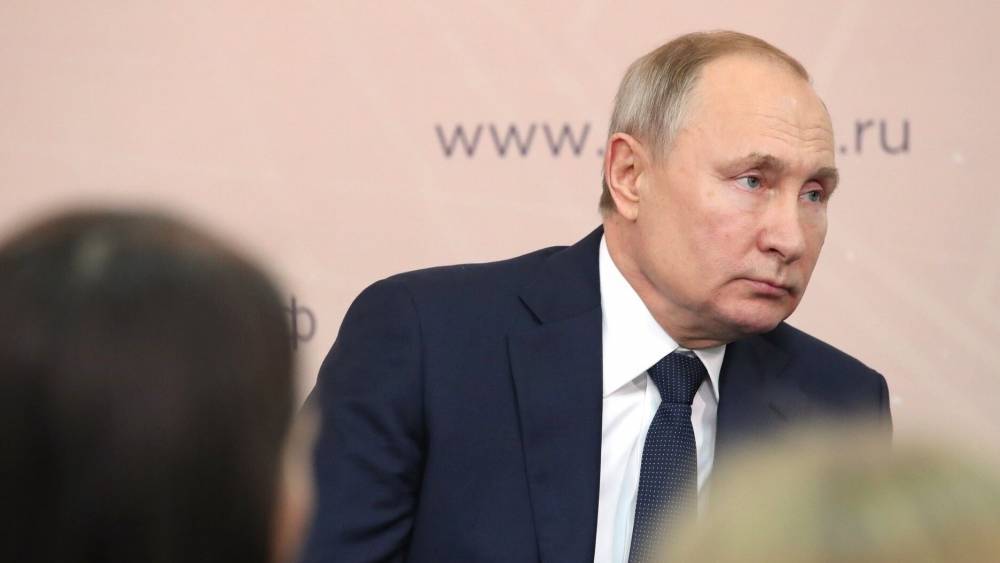 Владимир Путин - Эльвира Набиуллина - Путин поручил разработать меры по поддержке кредитования - riafan.ru - Москва - Россия