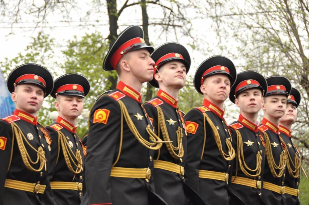 Сотни курсантов военных училищ заразились коронавирусом во время репетиций парада 9 мая - newsland.com - Санкт-Петербург - Воронеж