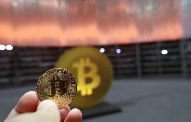 Аналитики оценили влияние завершения рабочих дней на курс биткоина - news.ru