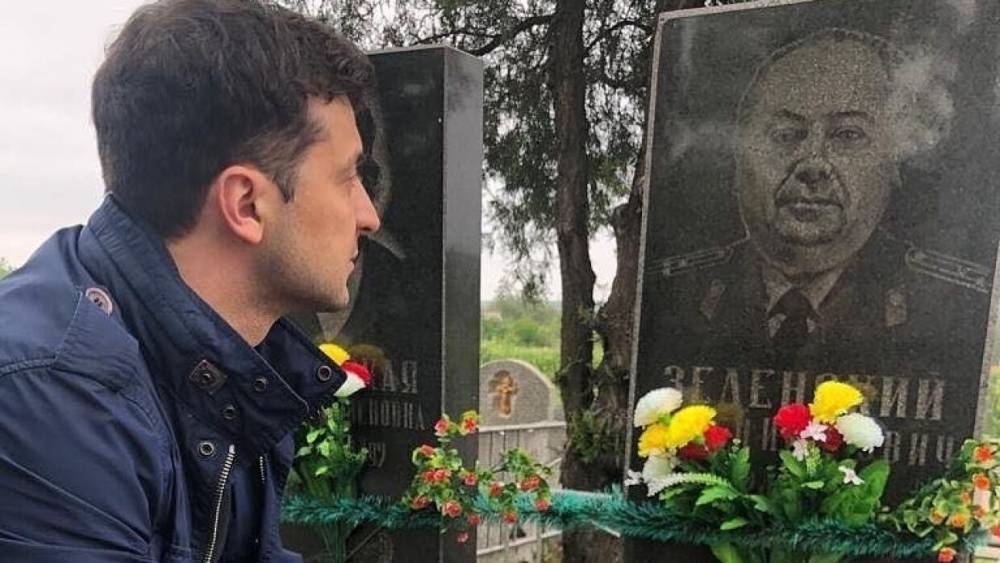 Владимир Зеленский - Владимир Корнилов - Зеленский и МИД Украины заявлениями в День Победы выставили себя на посмешище - riafan.ru - Москва - Россия - Украина - Киев