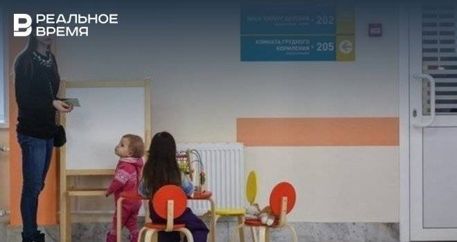 Соцсети: в детсаду в Альметьевске детям мерили температуру на улице под дождем - realnoevremya.ru - респ. Татарстан - Альметьевск
