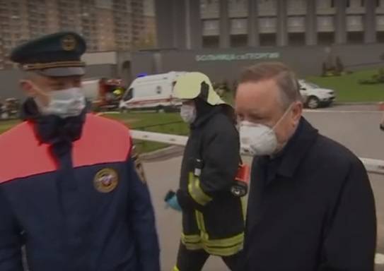 Александр Беглов - Георгий СВЯТОЙ - Глава Петербурга прибыл на место пожара в больнице, где погибли зараженные - vm.ru - Санкт-Петербург