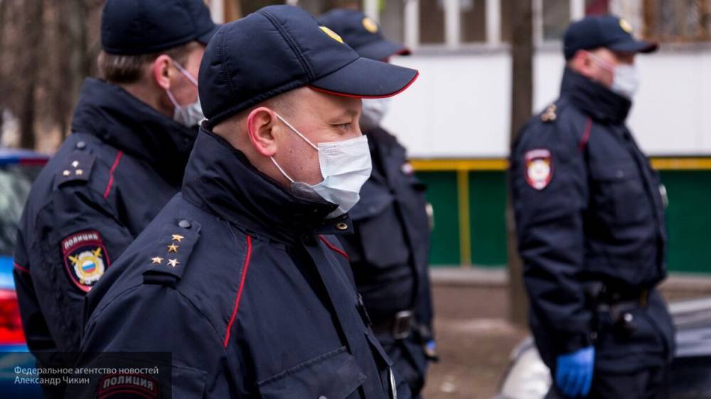 Пьяный нарушитель самоизоляции напал на полицейского в Екатеринбурге - inforeactor.ru - Москва - Екатеринбург