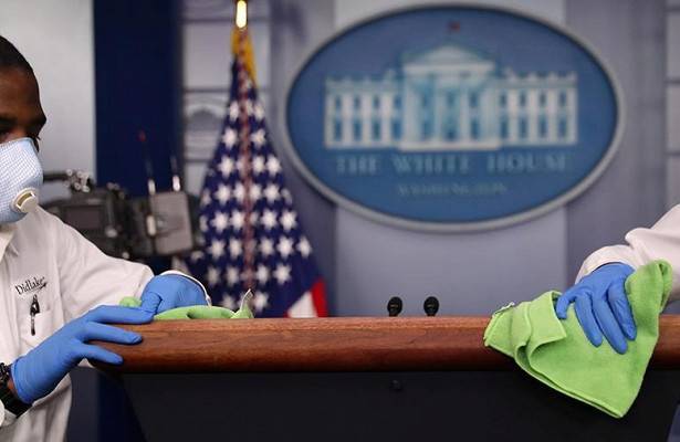 Дональд Трамп - WP: большинство сотрудников Белого дома обяжут носить маски - newtvnews.ru - США - Washington