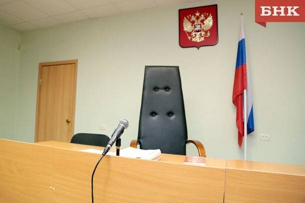 Сыктывкарца оштрафовали за удар головой в нос полицейского - bnkomi.ru - Россия - респ. Коми - Сыктывкар