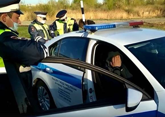 В Челябинске во время рейда ДПС в автомобиле нашли 48 пакетиков героина - znak.com - Россия - Челябинск - район Ленинский