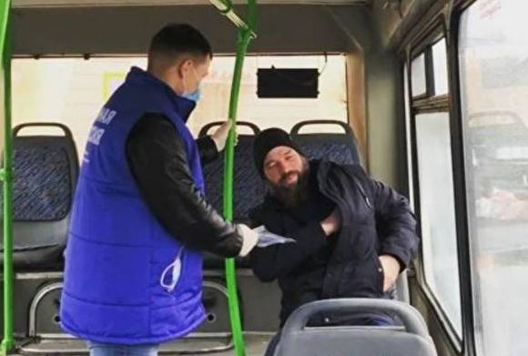 В Тюмени и на Ямале начали бесплатно раздавать маски - znak.com - Тюмень - Тюменская обл.