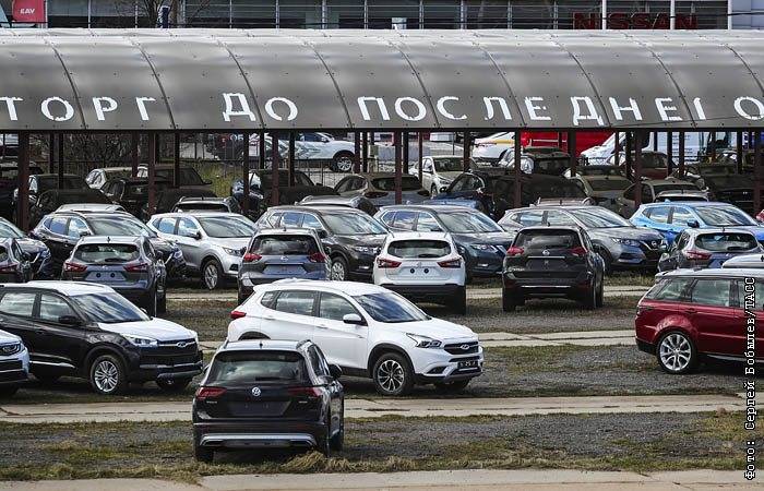 Сергей Бобылев - Продажи новых легковых автомобилей и LCV в РФ в апреле рухнули на 72% - interfax.ru - Москва - Россия