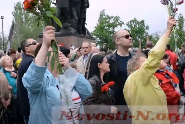 Расул Гамзатов - 9 мая в украинском Николаеве журавли прилетели слушать песню о себе - eadaily.com - Украина - Николаев