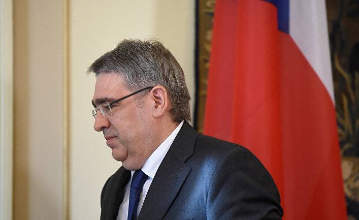 Александр Змеевский - Forum 24 (Чехия): российскому послу якобы нужна полицейская охрана. Может, лучше уехать домой? - inosmi.ru - Россия - Чехия - Прага