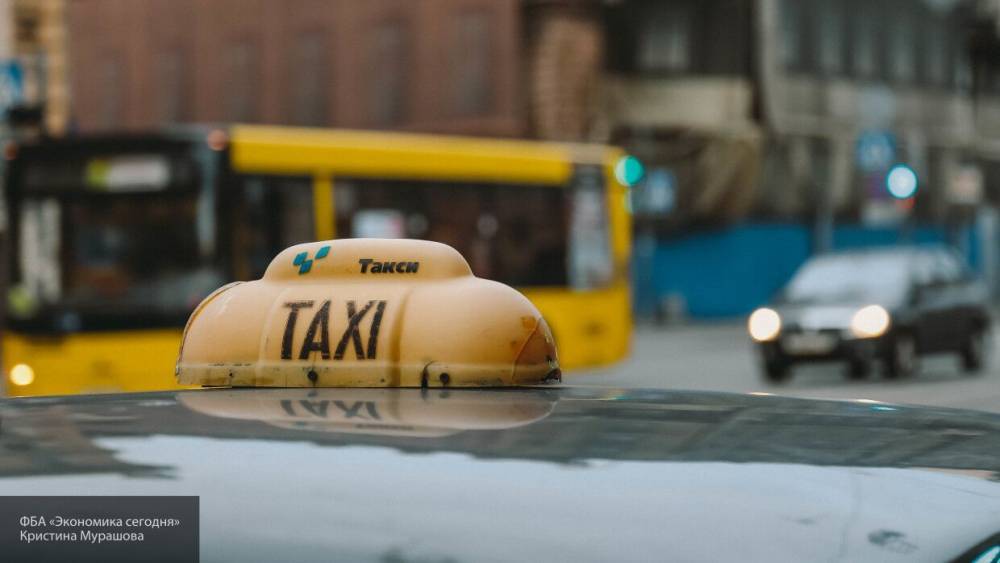 Сыктывкарка после телефонного разговора выпрыгнула из такси и скрылась в подъезде - nation-news.ru - Сыктывкар