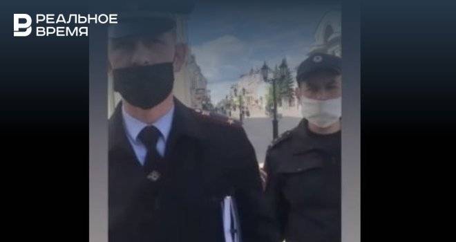 Казанский фотограф опубликовал видео споров с полицией из-за спущенной маски - realnoevremya.ru - Казань