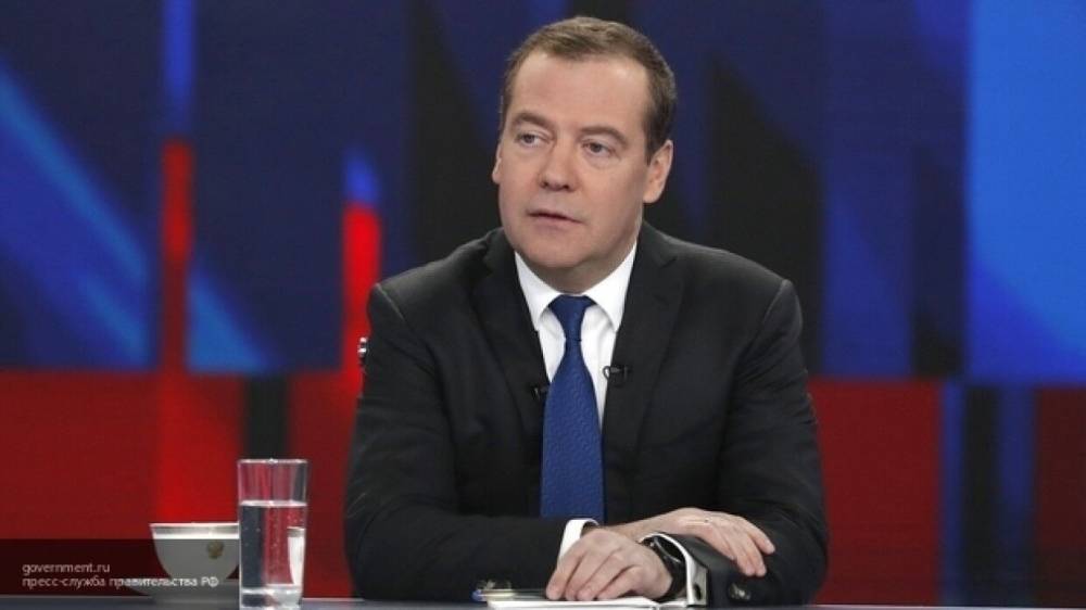 Дмитрий Медведев - Медведев предложил создать в РФ единую площадку вакансий для безработных - politros.com - Россия