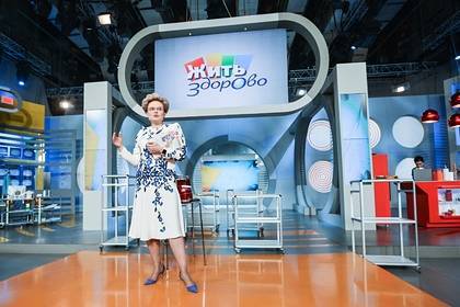 Елена Малышева - Малышева показала правильный способ носить перчатки в период коронавируса - lenta.ru
