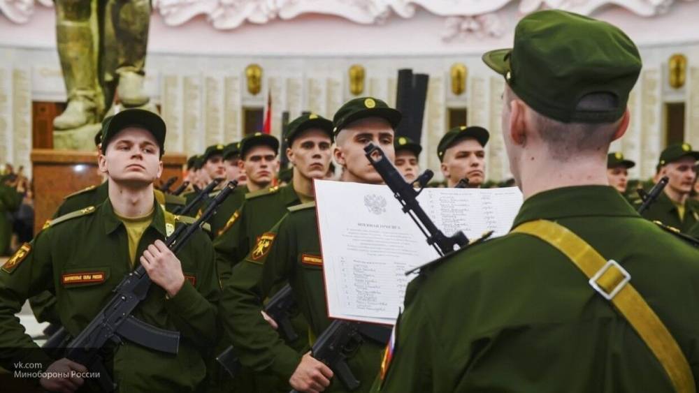 Валерий Герасимов - Глава Генштаба ВС РФ рассказал о службе новобранцев весеннего призыва в условиях пандемии - polit.info - Россия