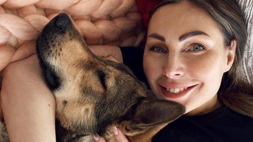 Наталья Бочкарева - «Ягодка»: Наталья Бочкарева порадовала фанатов сочным снимком в платье с глубоким декольте - 5-tv.ru - Россия