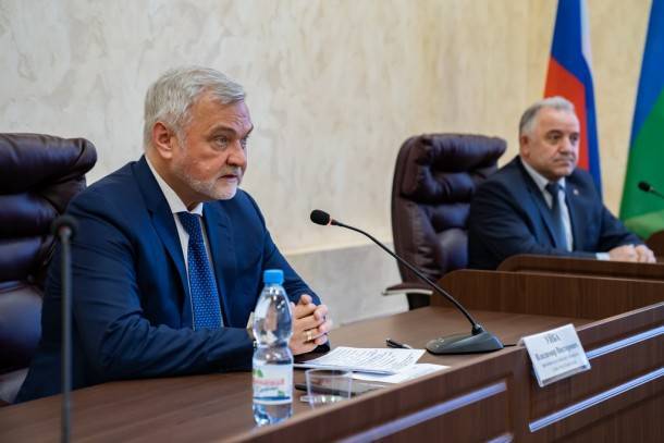 Владимир Уйба - Владимир Уйба: «Строительство дорог в приоритете» - bnkomi.ru