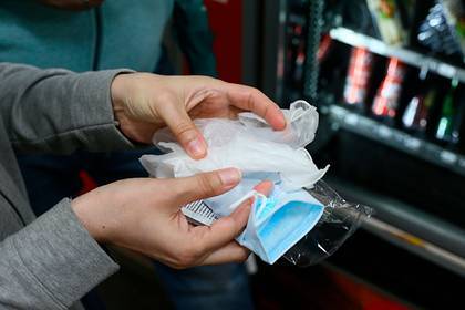 Россиянам назвали замену медицинским перчаткам для профилактики COVID-19 - lenta.ru - Россия