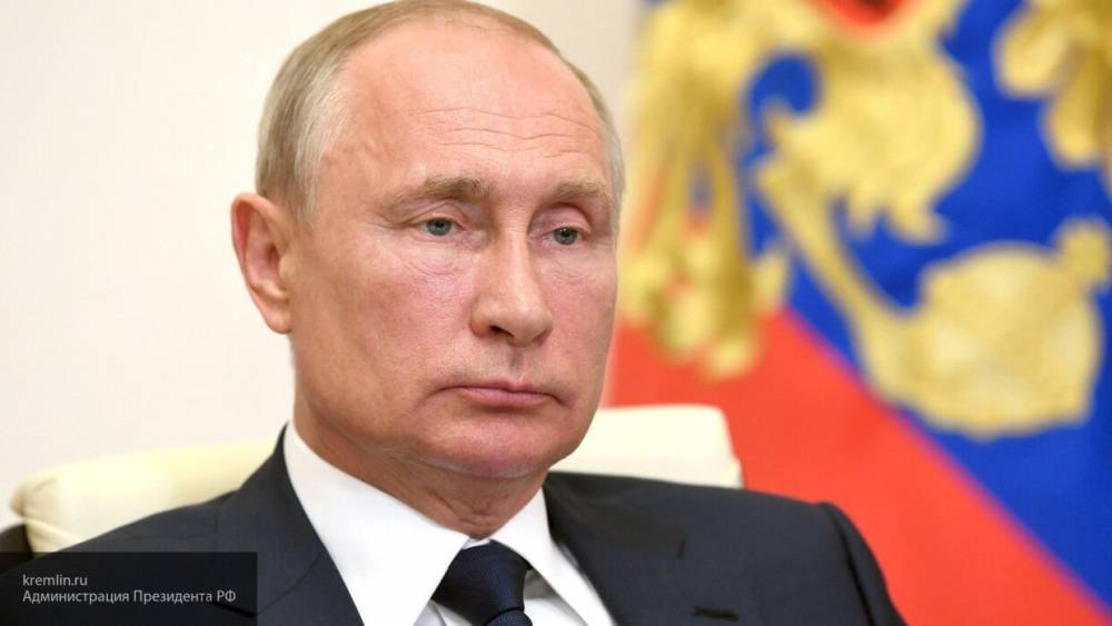 Владимир Путин - Путин сообщил, что сайт госуслуг не справился с объемом заявок на детские пособия - polit.info - Россия