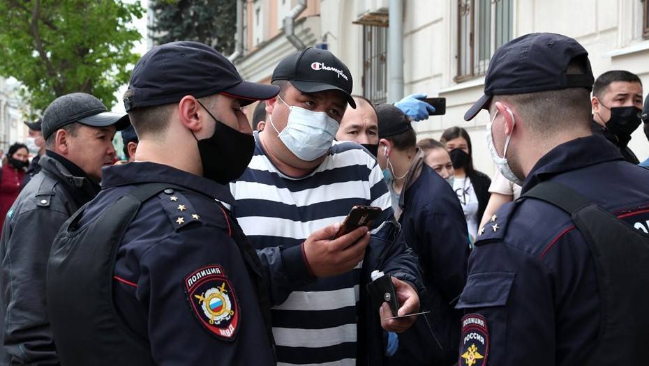 Мигранты вынудили консульство Узбекистана прояснить вопрос с отъездом домой - dp.ru - Санкт-Петербург - Узбекистан