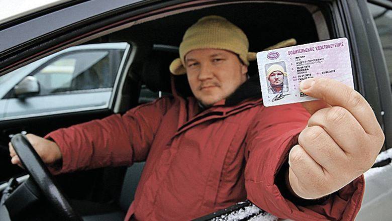 Владимир Путин - МВД заменит просроченные права и паспорта до конца года - newizv.ru - Россия
