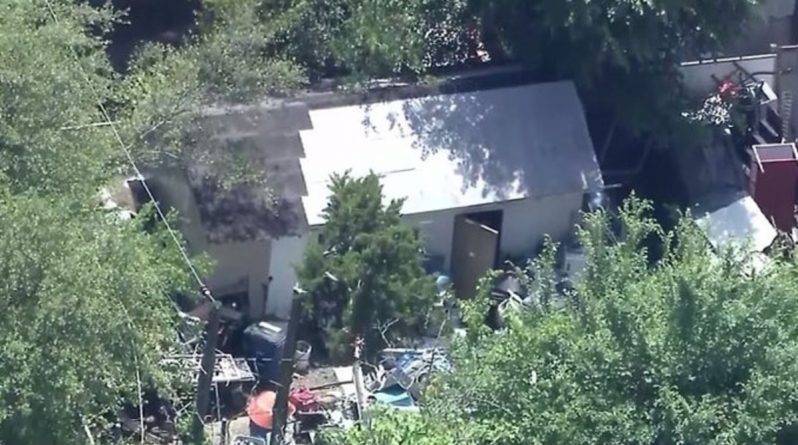 Бабушка «связала 6-летнего внука, заставив жить в сарае из-за закрытия школы» - usa.one - США