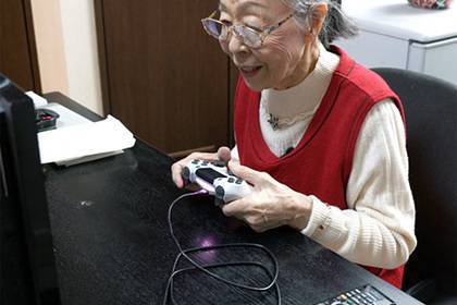 90-летняя старушка стала старейшим блогером-геймером - lenta.ru - Япония