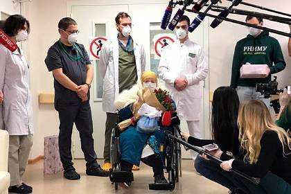 В России от коронавируса впервые вылечилась 100-летняя пациентка - lenta.ru - Россия