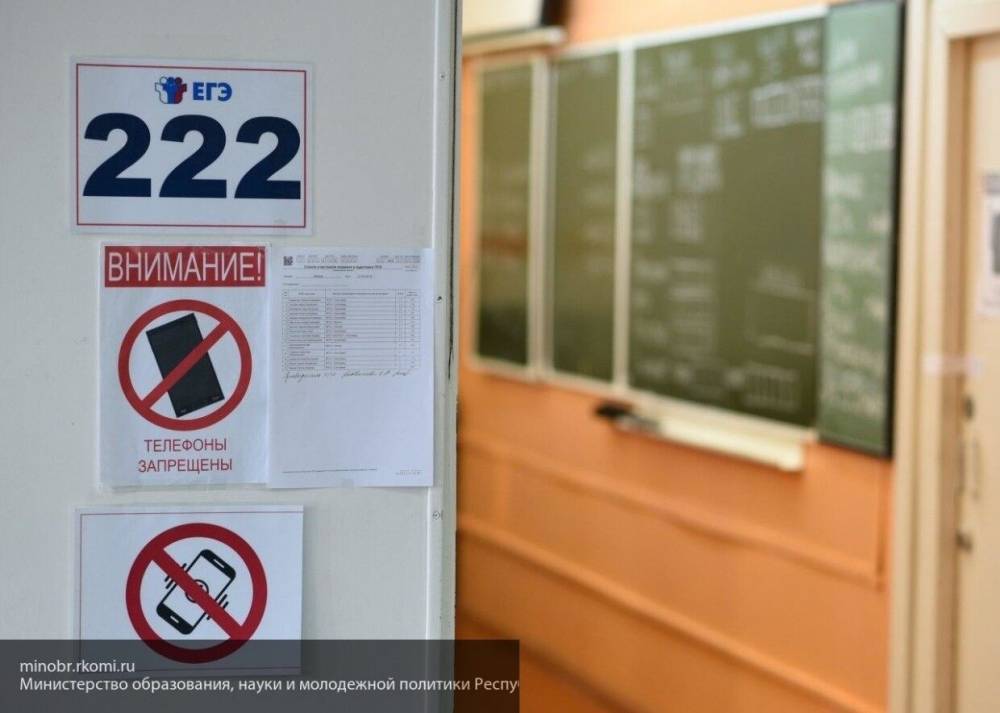 Дмитрий Глушко - Выпускники школ в 2020 году сдадут всего два предмета по ЕГЭ - polit.info - Россия