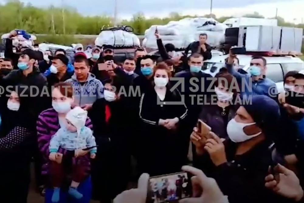 Татьяна Савинова - Сотни мигрантов наводнили Оренбуржье, надеясь перейти границу - mk.ru - Казахстан - Узбекистан - Оренбургская обл.