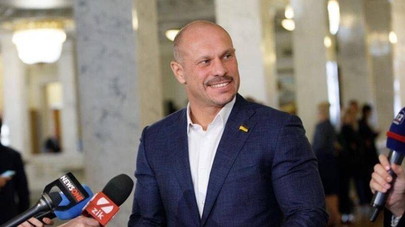 Илья Кива - Украинская оппозиция добилась возврата знамен красноармейцев в музей Кривого рога - riafan.ru - Украина - Киев - Кривой Рог