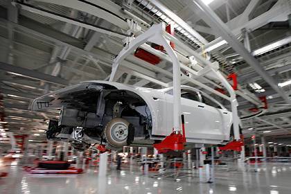 Дональд Трамп - Илон Маск - Главный завод Tesla возобновил работу после заступничества Трампа - lenta.ru - США - шт. Калифорния