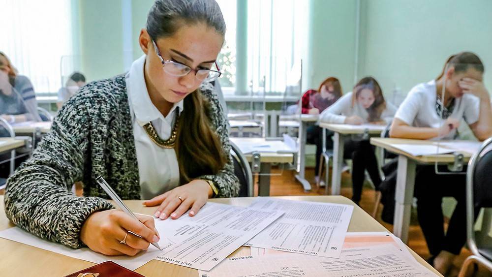 Сергей Кравцов - Дмитрий Глушко - В Минпросвещения уточнили информацию о количестве экзаменов в рамках ЕГЭ - tvc.ru