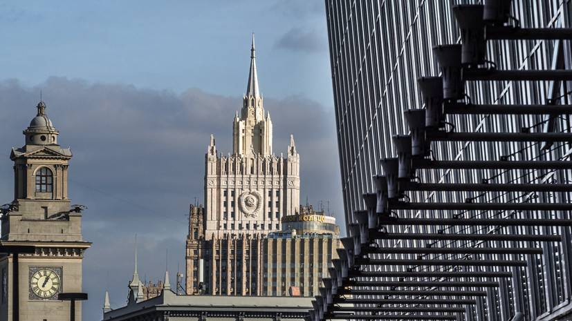 Мария Захарова - Захарова оценила призывы лишить аккредитации NYT и FT в России - russian.rt.com - Москва - Россия - New York