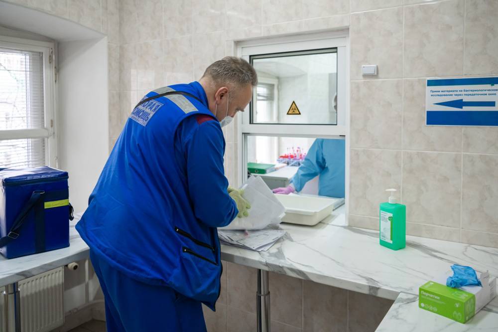 Андрей Белоусов - Врачи скорой, работающие с больными коронавирусом, получат по 50 тысяч в месяц - vm.ru - Россия