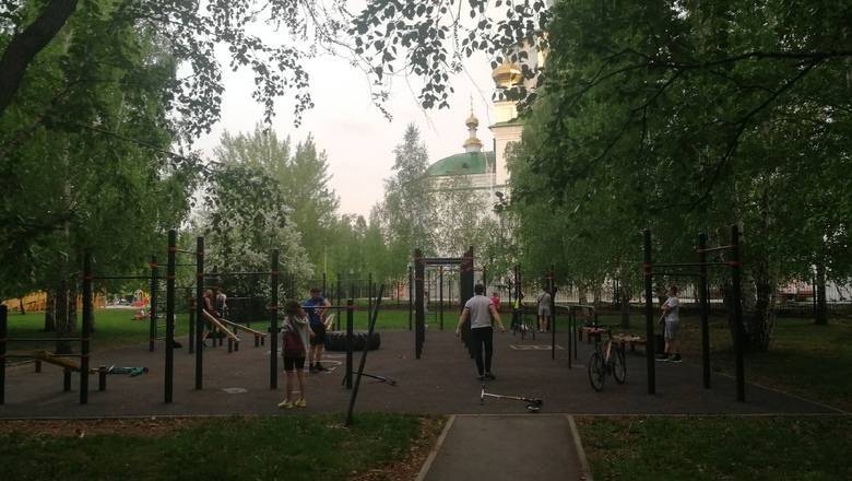 Владимир Путин - Александр Моор - Тюменцы массово гуляют на улицах и в парках, но режим они нарушали и раньше - nashgorod.ru - Россия - Тюменская обл.