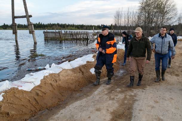 Владимир Уйба - Владимир Уйба оценил паводковую обстановку в поселке Югыдъяг - bnkomi.ru - респ. Коми
