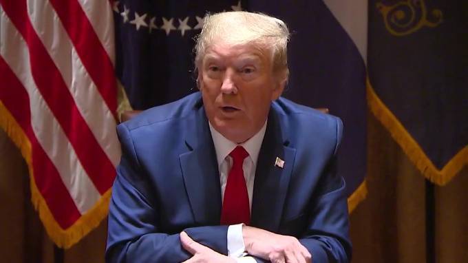Дональд Трамп - Майк Пенс - Трамп скучает по удалившемуся от него из-за COVID-19 Пенсу - piter.tv - США