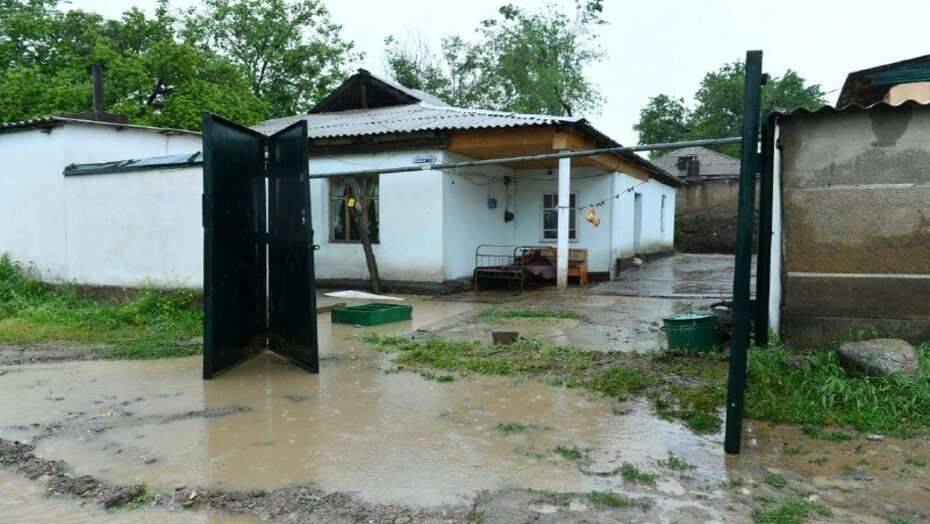 Более 500 дворов затопило в трёх предгорных районах Туркестанской области - informburo.kz - Туркестан - Рабат
