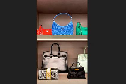 Louis Vuitton - Кайли Дженнер - Самая молодая миллиардерша в мире показала сумки за миллионы рублей - lenta.ru