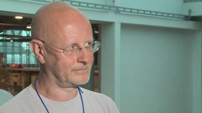 Дмитрий Певцов - Дмитрий Пучков - Федор Добронравов - Гоблин назвал "ублюдками" и "дегенератами" героев фильма "На Париж" - piter.tv - Париж