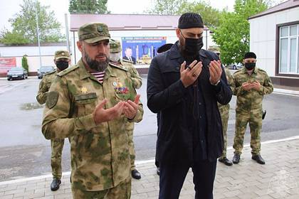 Ахмат-Хаджи Кадыров - Чеченские силовики провели обряд жертвоприношения в память о Кадырове - lenta.ru - респ. Чечня