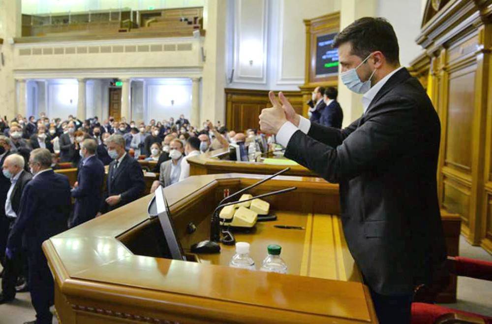 Владимир Зеленский - Занимается вредительством: в Раде отозвались о работе Зеленского - tvc.ru - Украина
