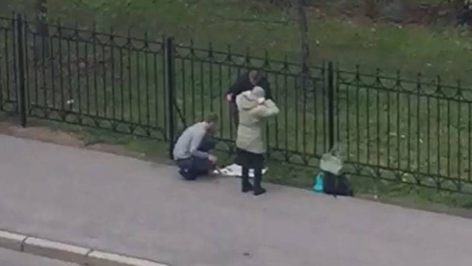 Петербуржцы нашли способ пробраться на закрытые кладбища - dp.ru - Смоленск - Петербурга