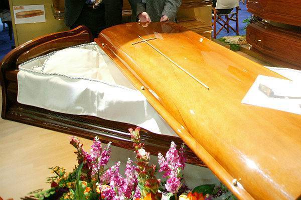Покойник «помахал» родным из гроба на похоронах - trud.ru - Украина - Винницкая обл. - Индонезия